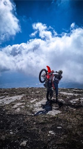 Rider is professionally wheeling a Beta motorcycle RR300 MY2024